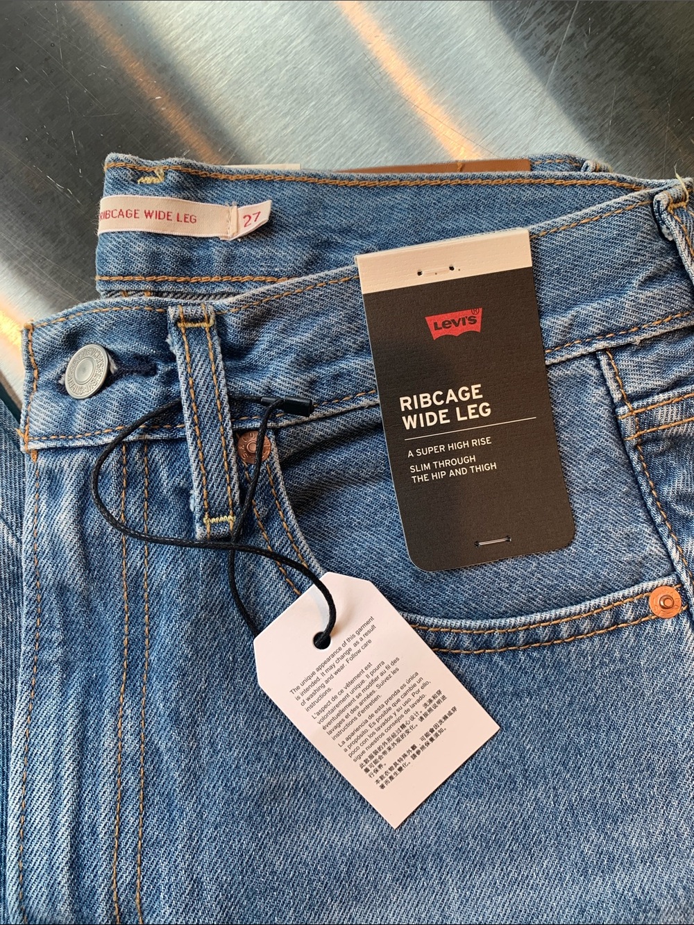 Levi's Women's Straight Leg Jeans in Light Blue Denim - Picture 5 of 6